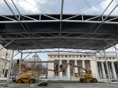 Aufbau des Pavillons in Wien