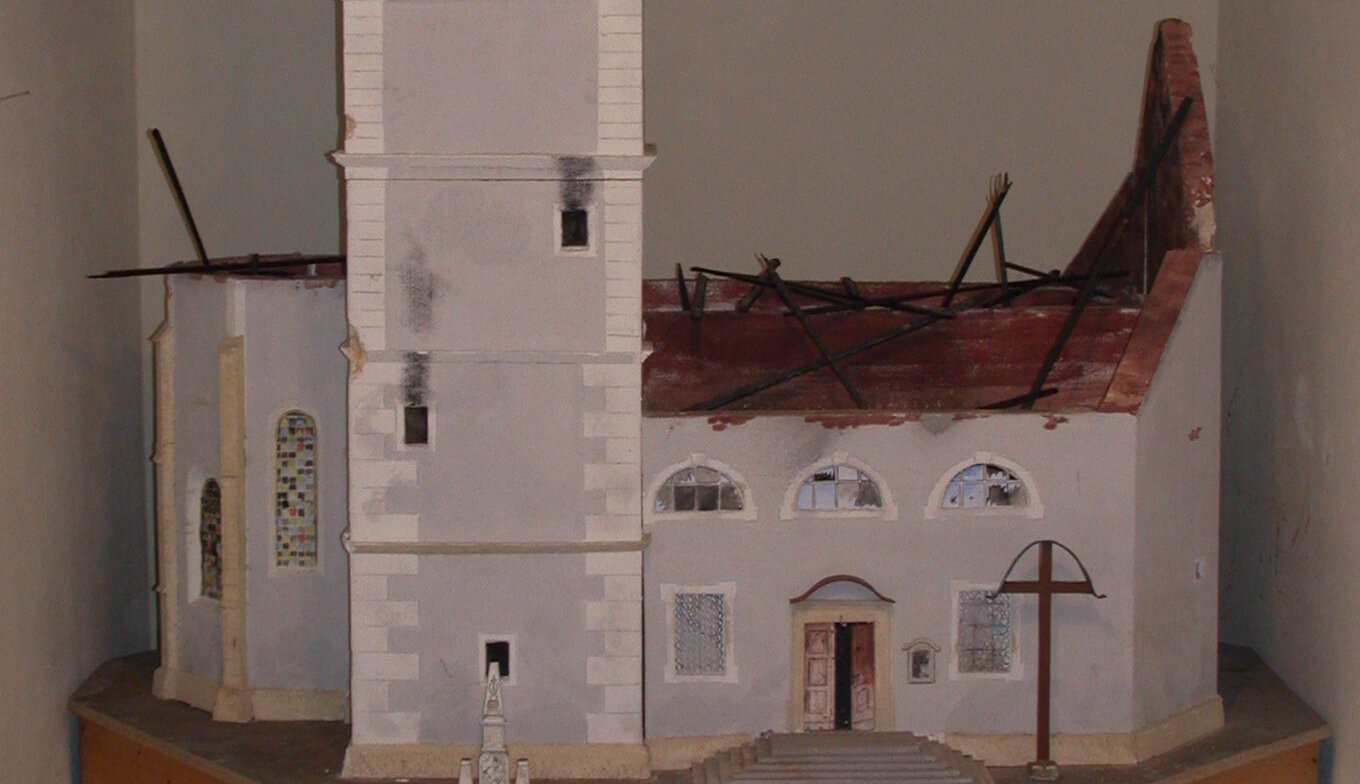 Anschauliches dreidimensionales Modell der kriegszerstörten Pfarrkirche Straden im Jahre 1945, Marktgemeinde Straden