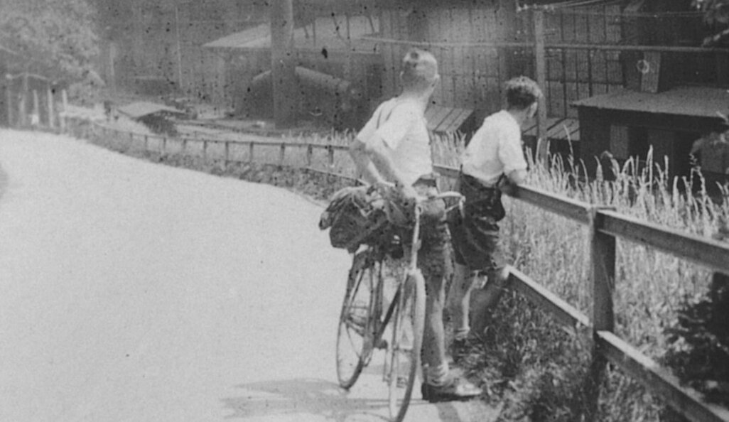 Schwarz-weiß Fotografie, Fahrradausflug zum Hüttenwerk in Donawitz im Sommer 1936
